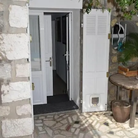 Rez De Chaussee De 9eme Apartment