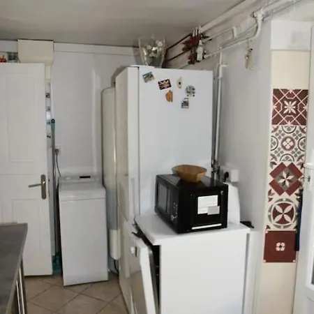 Rez De Chaussee De 9eme * Marseille