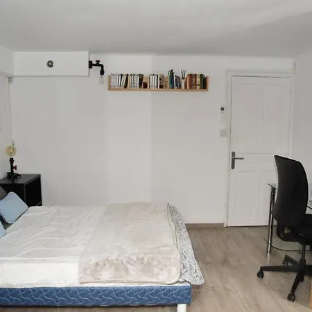 Apartment Rez De Chaussee De 9eme *
