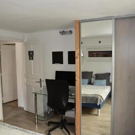 Rez De Chaussee De 9eme * Marseille