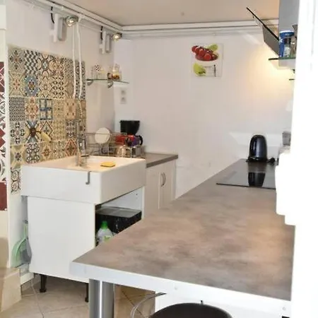 Apartment Rez De Chaussee De 9eme