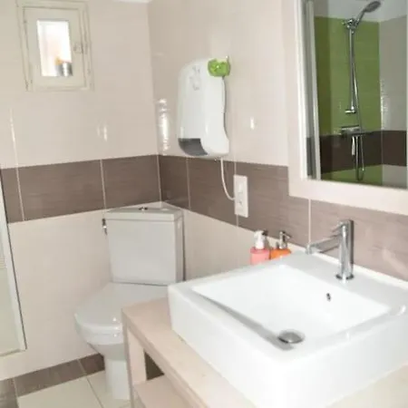Apartment Rez De Chaussee De 9eme *